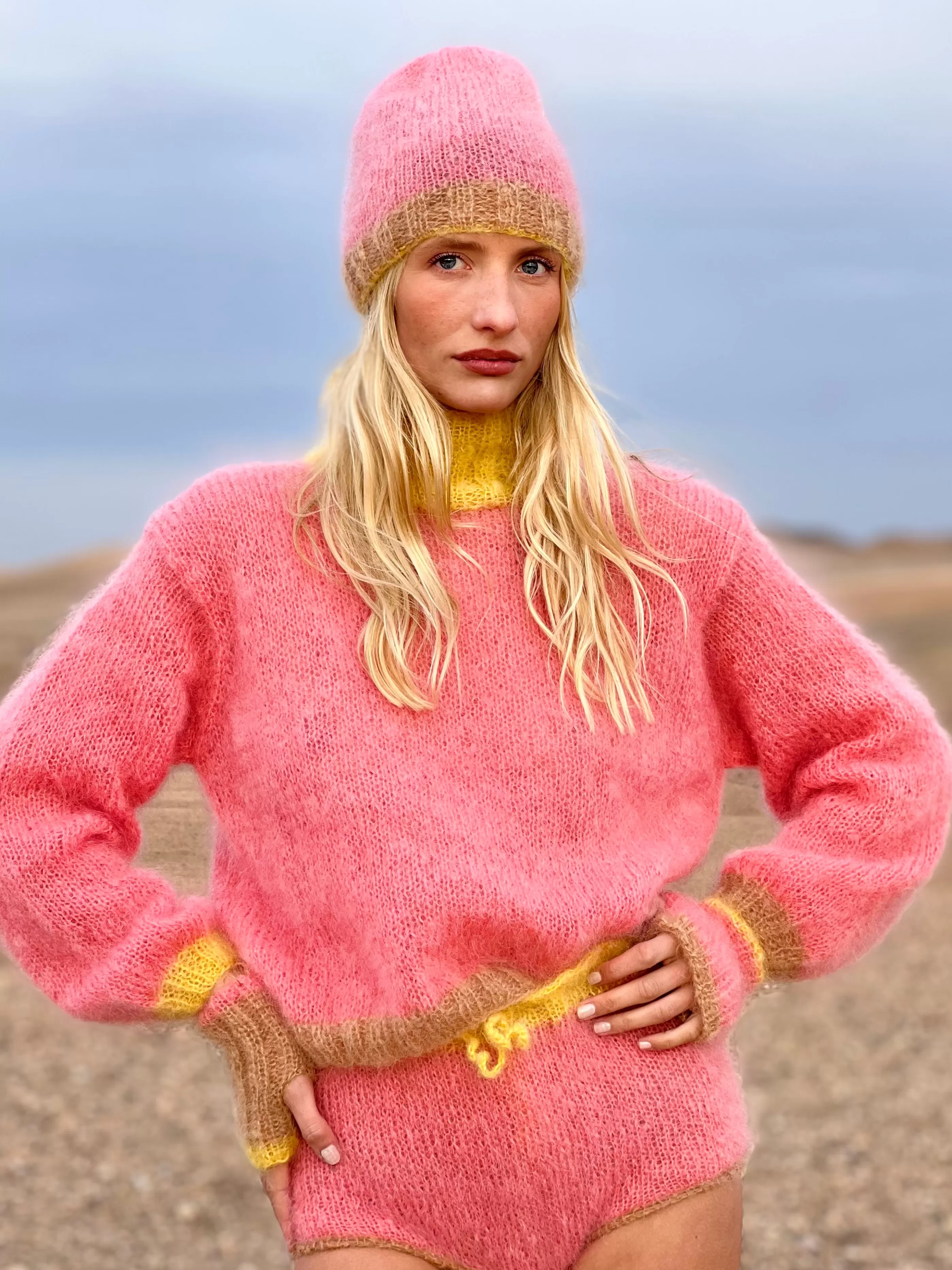 New Rose Carmine HAT & MITTENS COLORBLOCK BLUSH