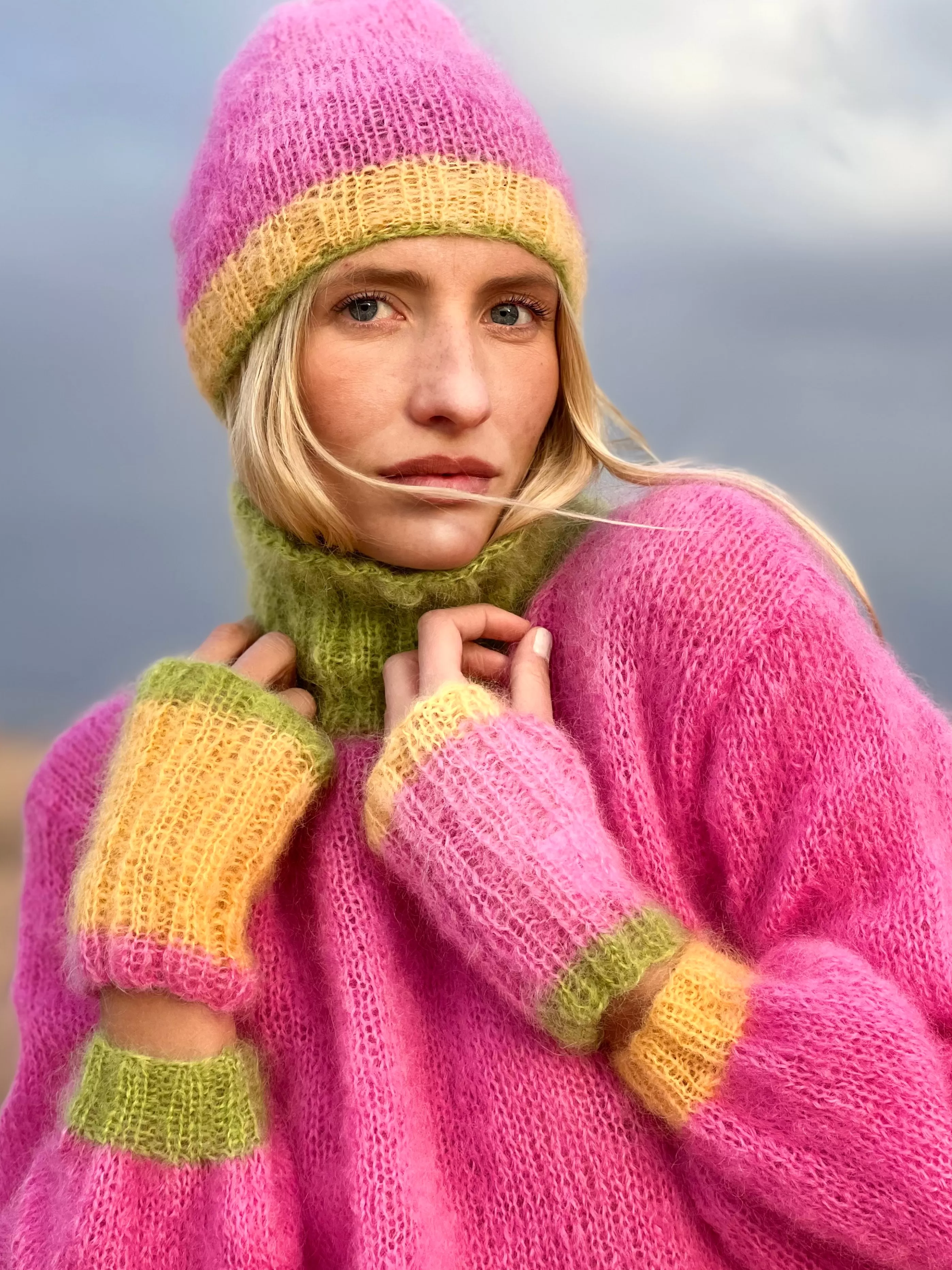 Shop Rose Carmine HAT & MITTENS COLORBLOCK PINK